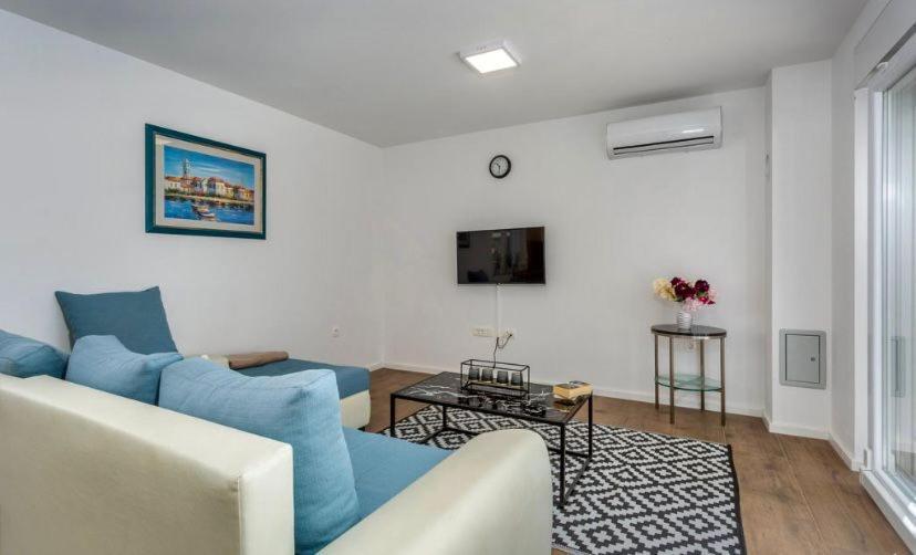Apartman Anavi *